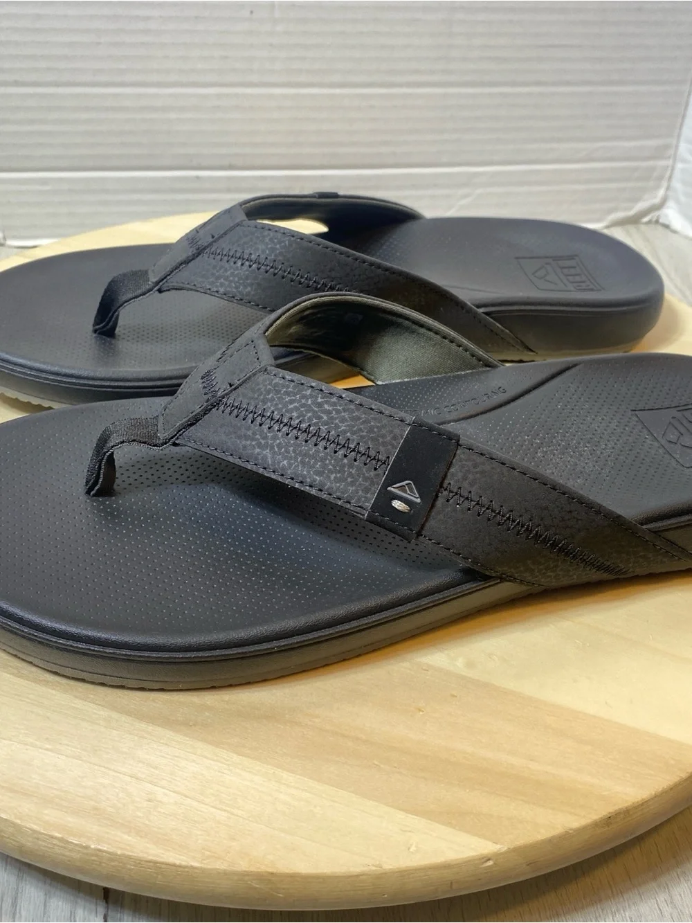 REEF Men's  10 Cushion Phantom 2.0 Flip Flop Thong Sandals Black